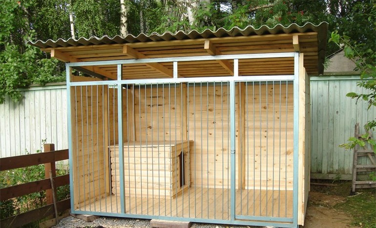 Aviary for a dog with a booth