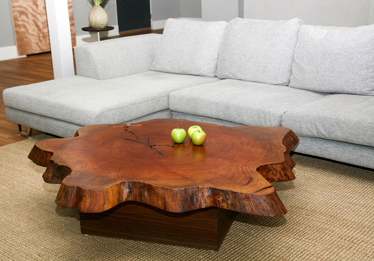 Fából készült asztal