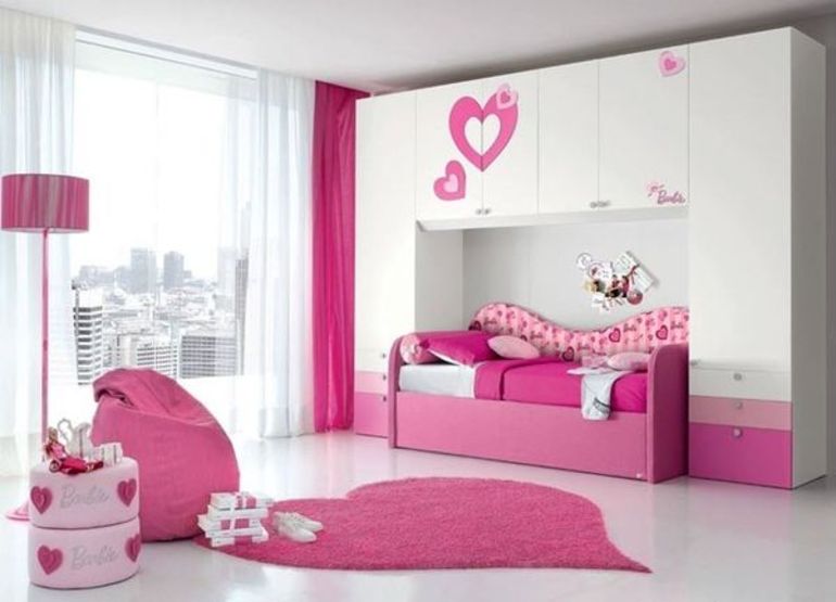 Interiorul camerei roz roz