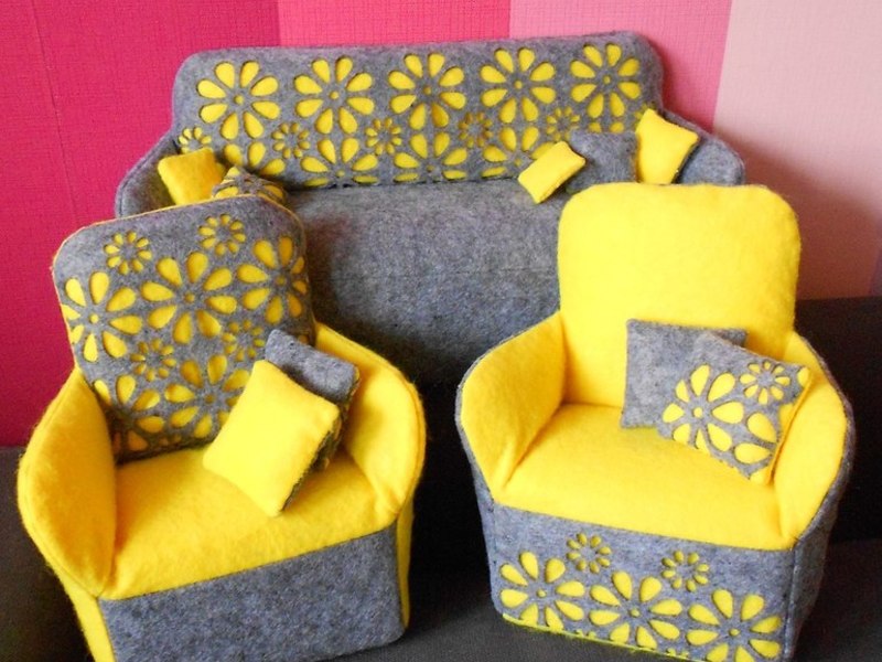 DIY do-it-yourself sofa for dolls