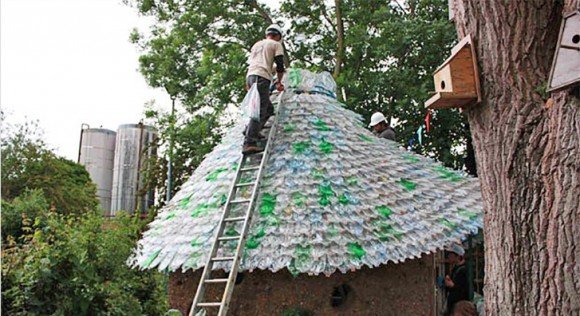 Gjør-det-selv takbelegg av plastflasker