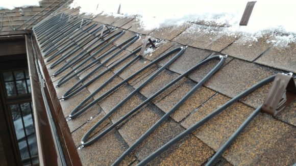 Soft roof heating with heating cable