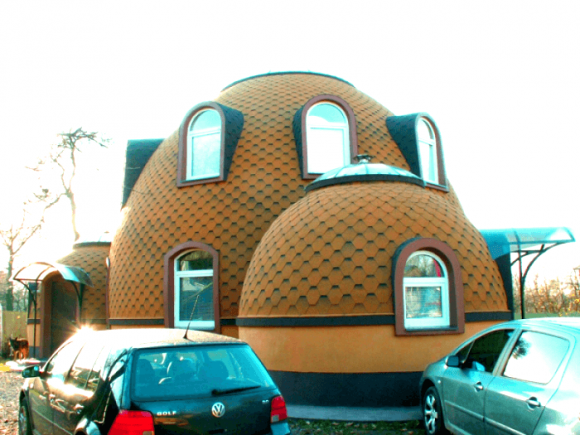 Hus med kupoltak