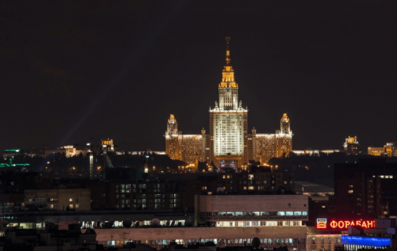 Blick von der Aussichtsplattform auf die Glocken der Kathedrale Christi des Erlösers in Moskau