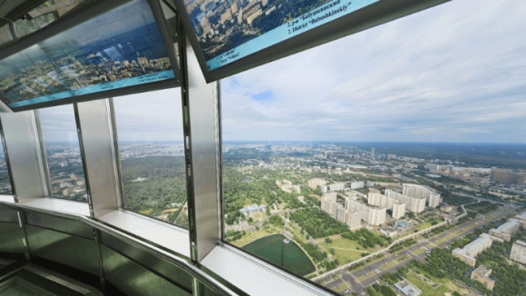 Pohľad z vyhliadkovej plošiny televíznej veže Ostankino v Moskve