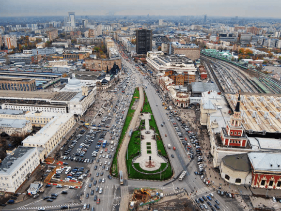 Pemandangan dari bumbung Hotel Leningradskaya di Moscow