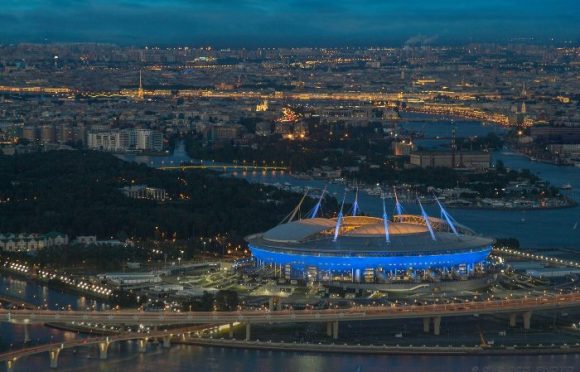 Widok stadionu w Petersburgu z dachu centrum Lakhta