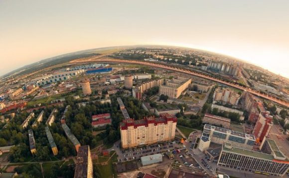Vedere de pe acoperișul Turnului Leader din Sankt Petersburg