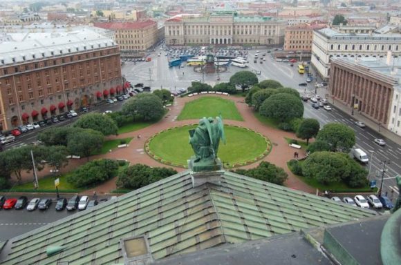 Vista desde la plataforma de observación de la Catedral de San Isaac en San Petersburgo