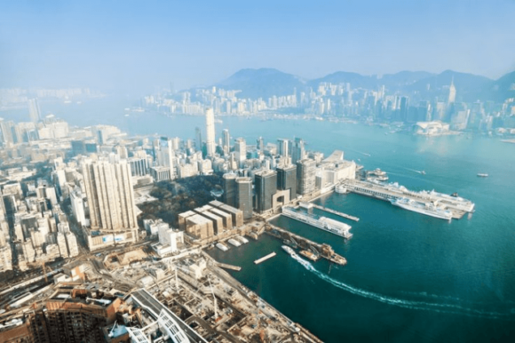 Kilátás az ICC Hong Kong Nemzetközi Kereskedelmi Központ tetőjéről