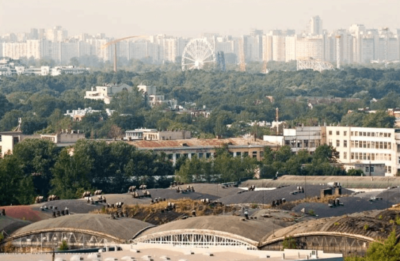 Vista do telhado do complexo residencial Bogatyrsky em São Petersburgo