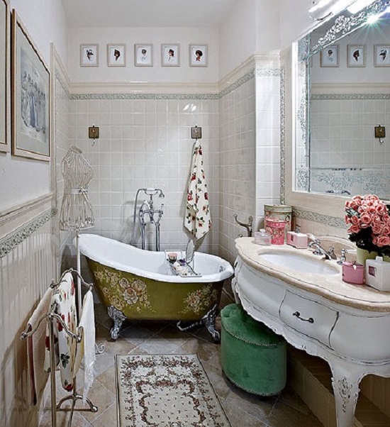 Design intérieur moderne d'une petite salle de bain