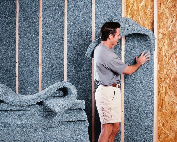 Wskazówki dotyczące izolowania ściany w mieszkaniu od wewnątrz w domu z paneli
