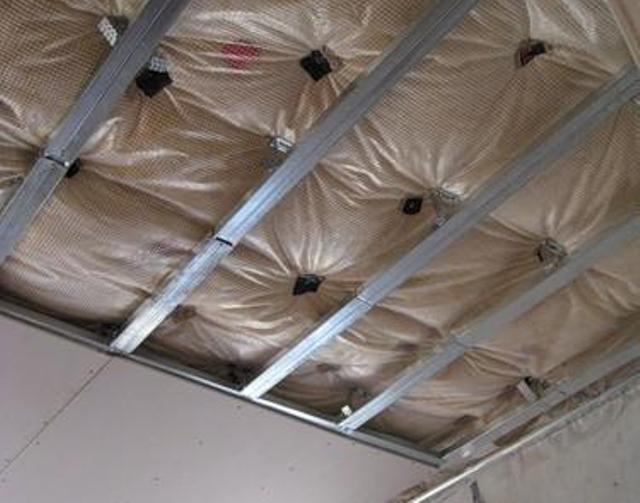 cum se izolează tavanul