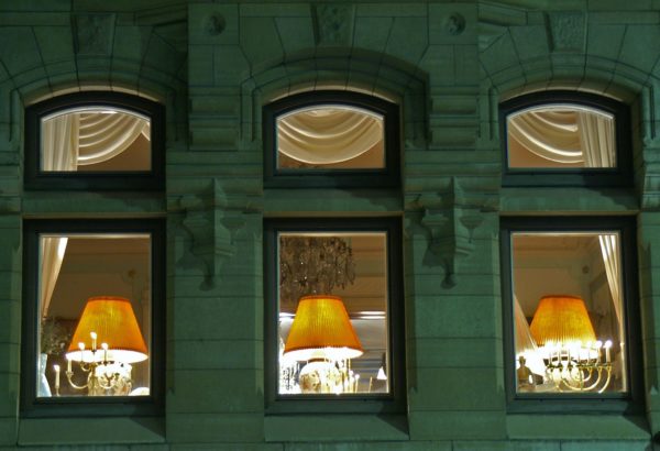 Зашто се завесе не могу окачити на прозоре у становима у Шведској?