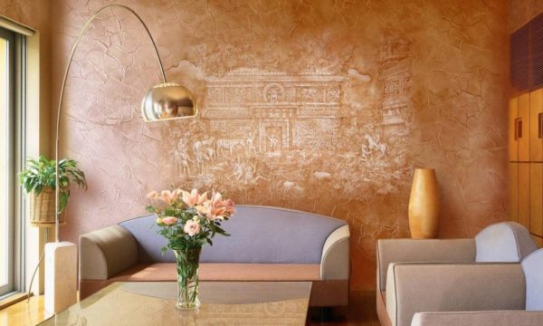 Paano gamitin ang likidong wallpaper sa loob ng isang apartment